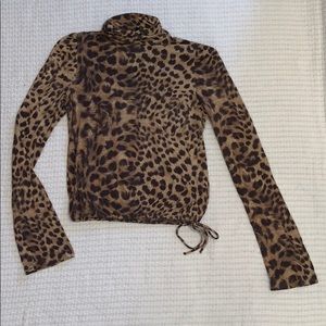 Leopard turtle neck